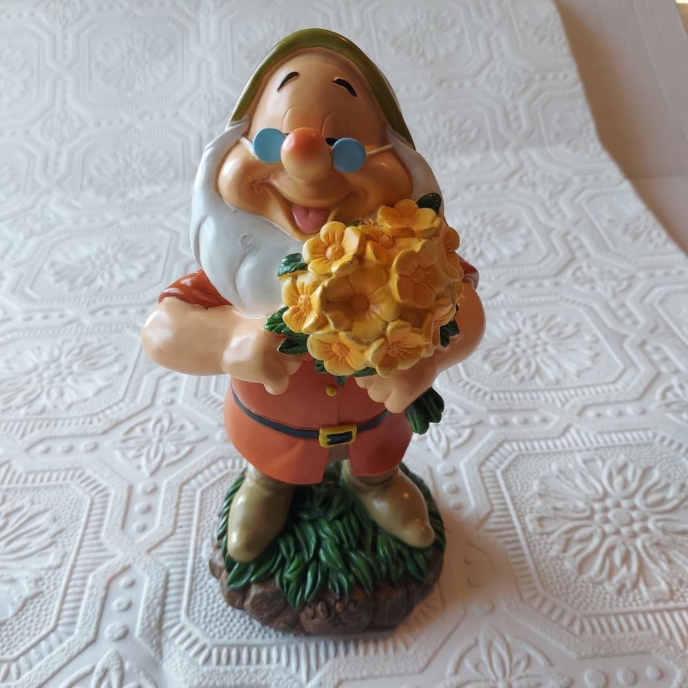 Disney Snow White Seven Dwarfs Doc Figurine with Flowers 8 Inch Resin Statue